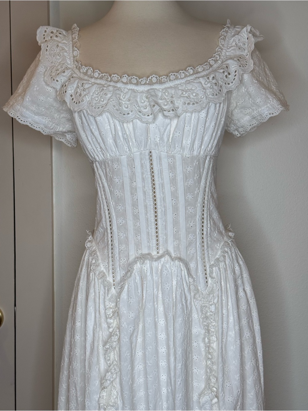 Off-Shoulder White Lace Corset Midi Dress - Picture 6 of 8